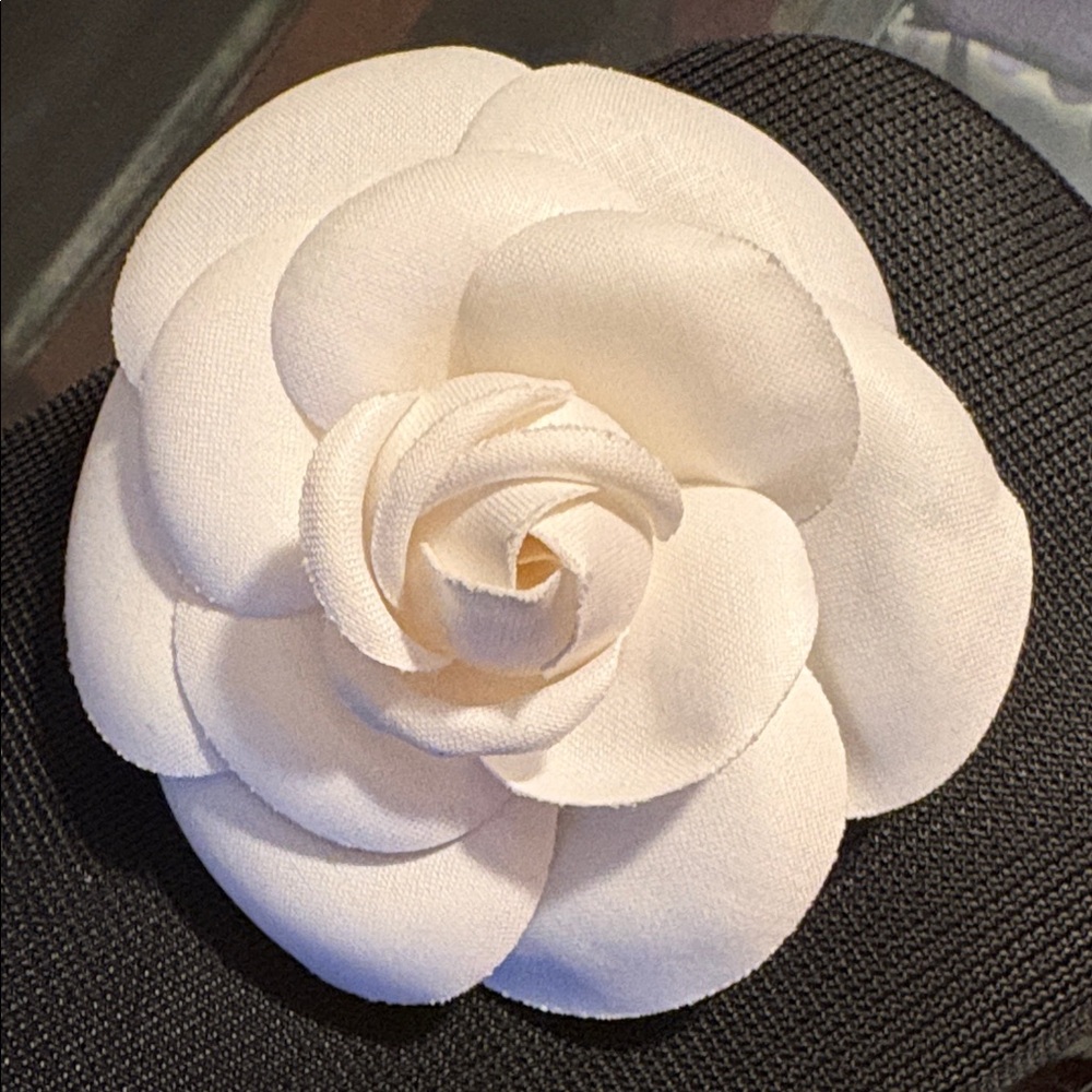 CHANEL Vintage Camilla Pin can use as a belt accent see last picture - Picture 2 of 7